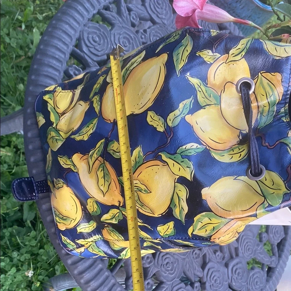 🍋🍋🍋💛💚Gorgeous patricia nash Lemon Print Drawstring Backpack navy blue . - Picture 12 of 14